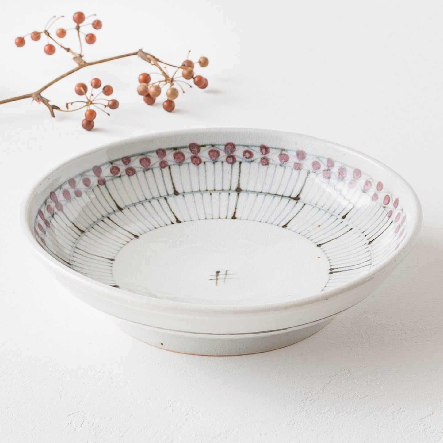 花垣文の模様にほっこりする陶彩窯の7寸深皿