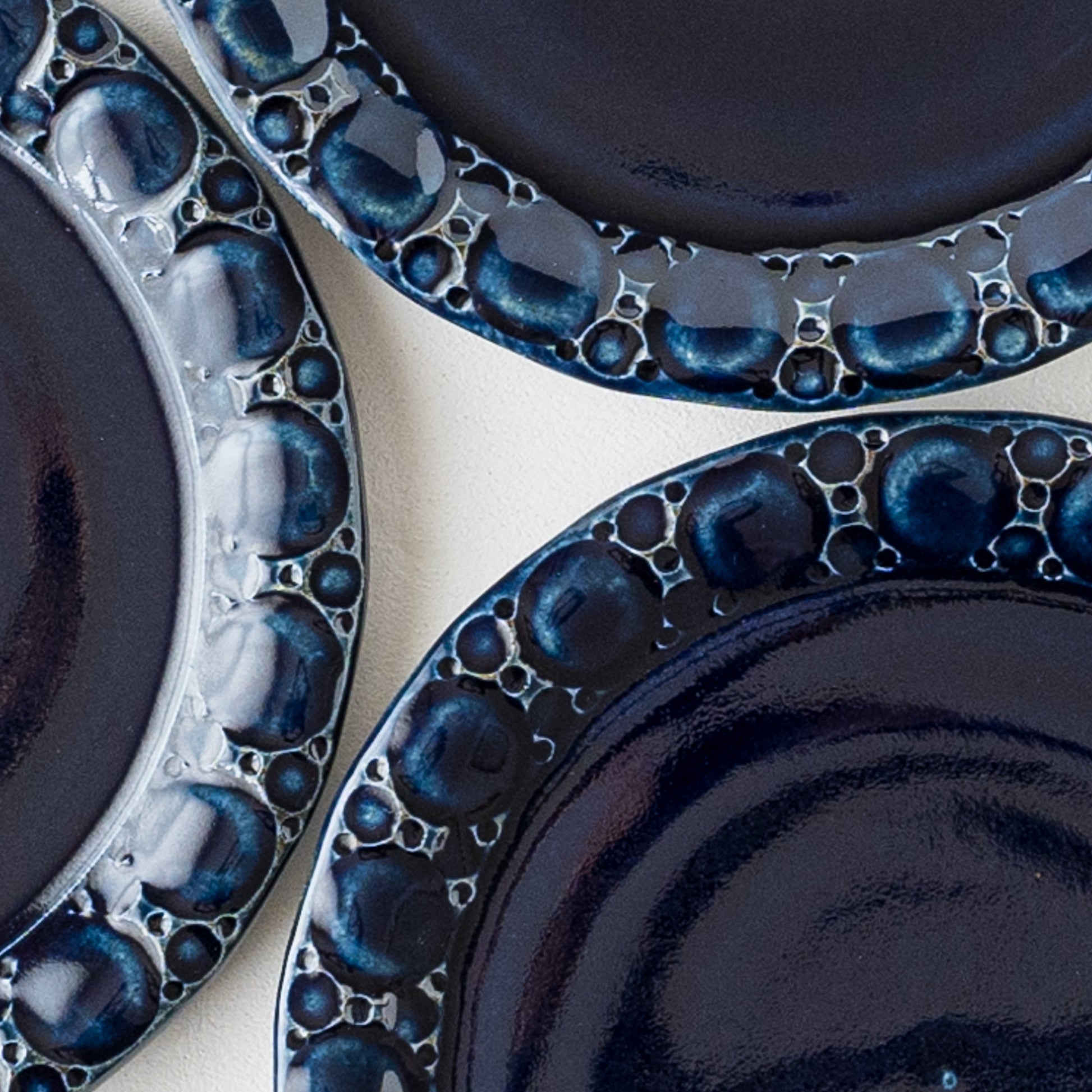 ルリアメ工房さんのパン皿丸模様ルリ釉