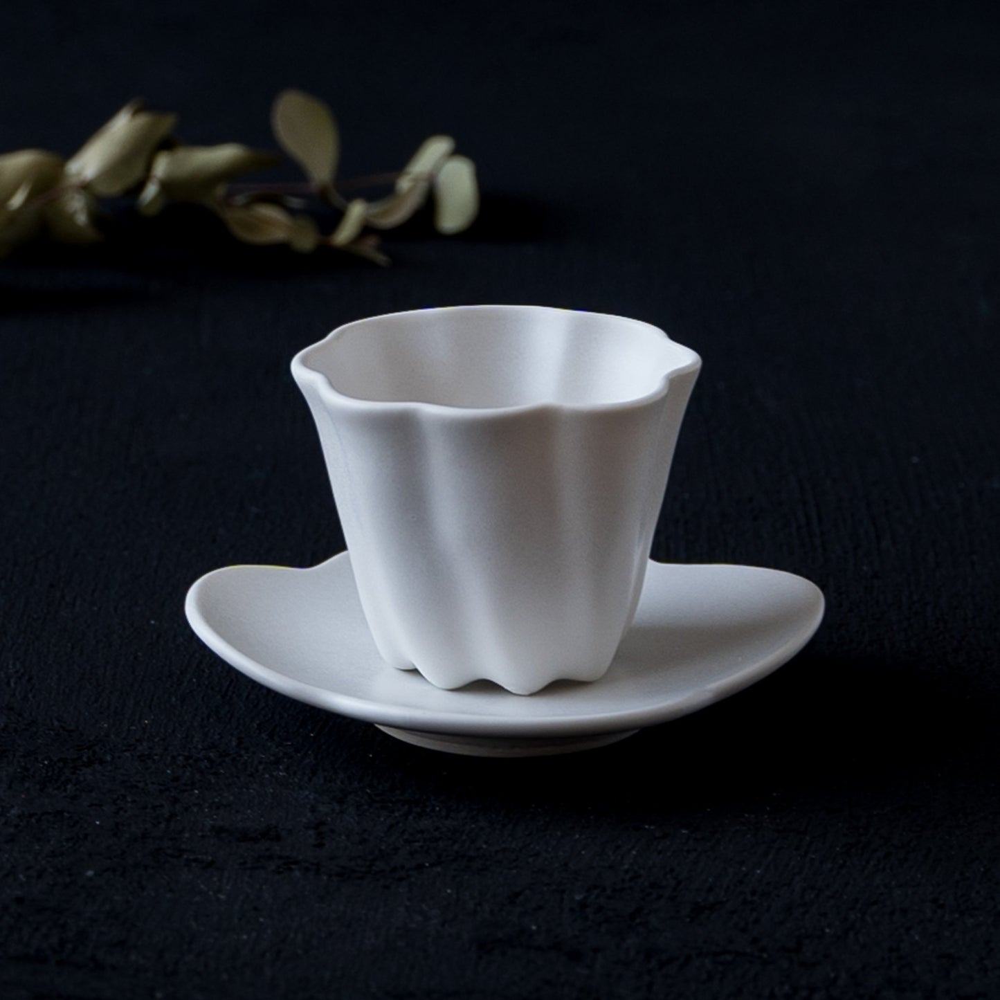 優雅な佇まいに目を奪われる藤村佳澄さんのカヌレ茶器