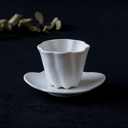 優雅な佇まいに目を奪われる藤村佳澄さんのカヌレ茶器